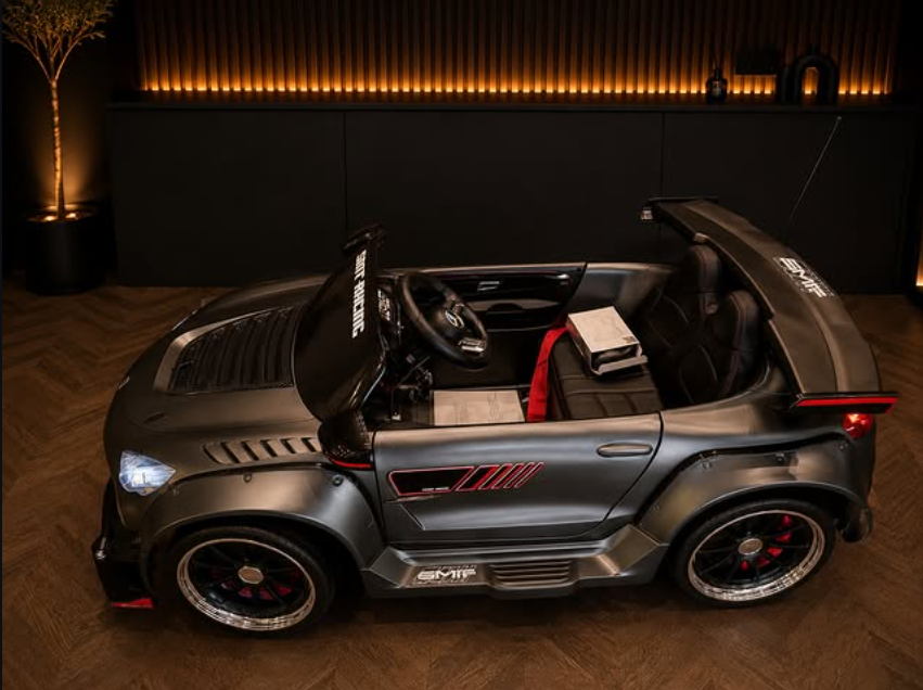 Mercedes AMG GT R 12V Ride-On (Kids) remote